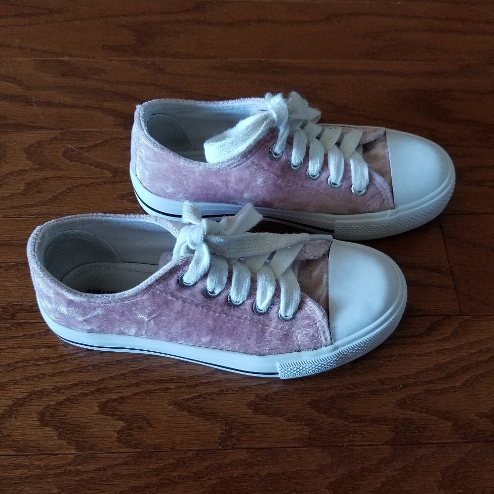 Pink suede sneakers by Unionbay. Size 13M.